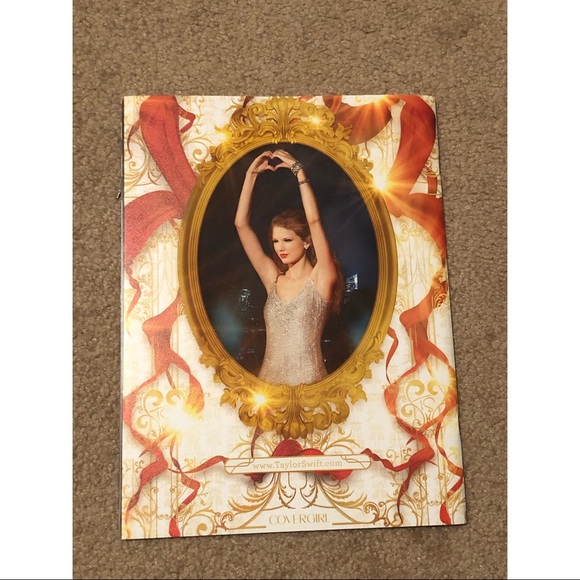 Taylor Swift 2011 Speak Now Tour Booklet - Picture 3 of 4